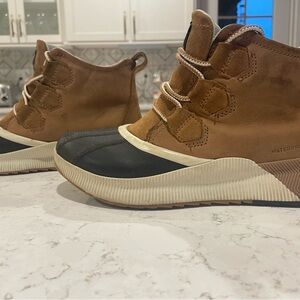 Sorel Tan and Black Winter Boots